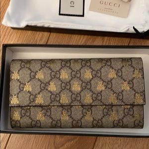 Gucci GG Supreme Bee wallet